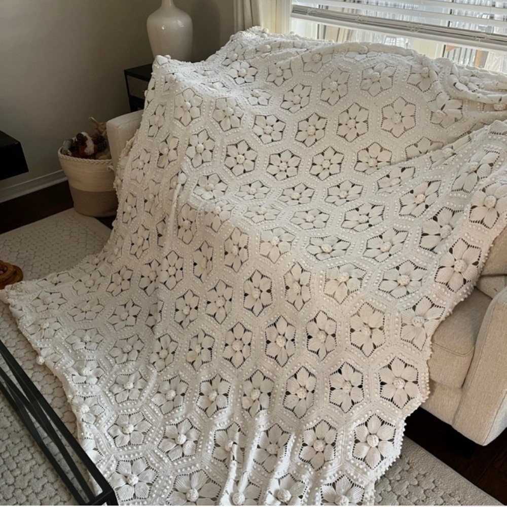 HUGE Crochet Blanket / Bed Cover (king / queen)